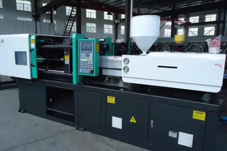 PVC管接頭注塑機(jī)啟動(dòng)前需要做哪些準(zhǔn)備工作？