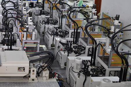 立式注塑機頂針動作異常該如何處理？